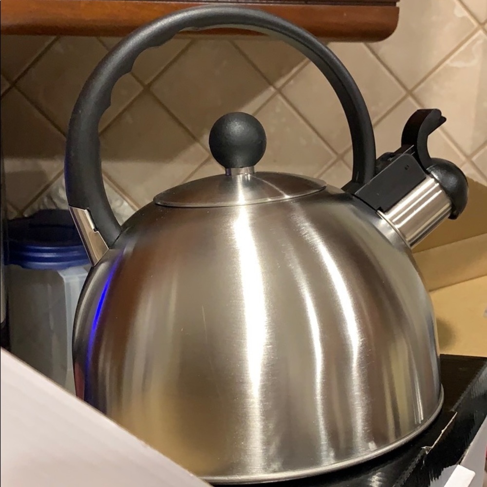 Brushed Stainless Steal Kettle - Picture 3 of 4